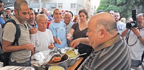 אוכל שווארמה / צלם: תמר מצפי